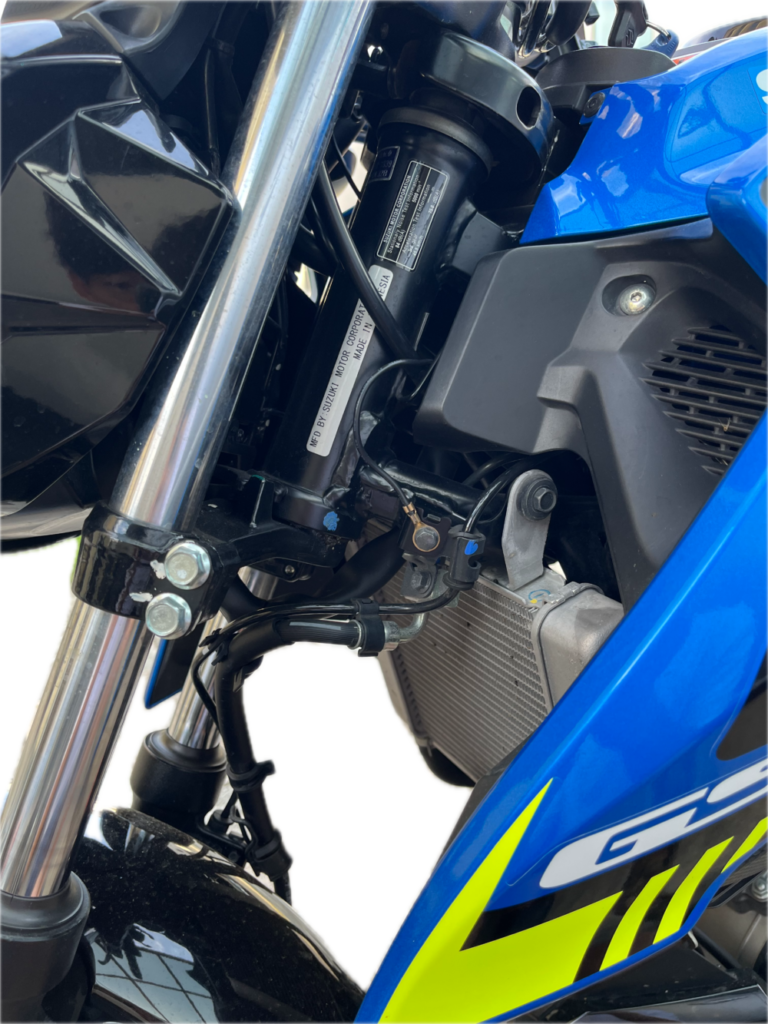 アースを車体に落とす